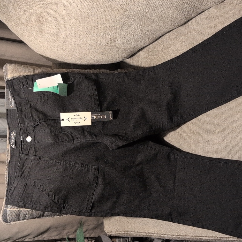 #004 Nanette Lepore BLACK High Rise Crop Boot cut Petite pants (stretch)